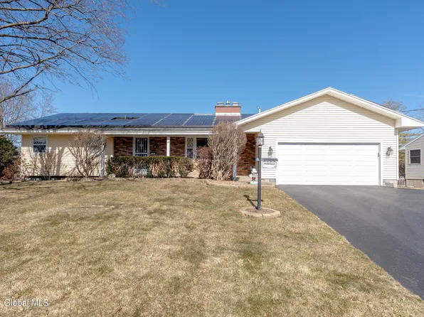 8 Fireside Lane, Latham, NY 12110