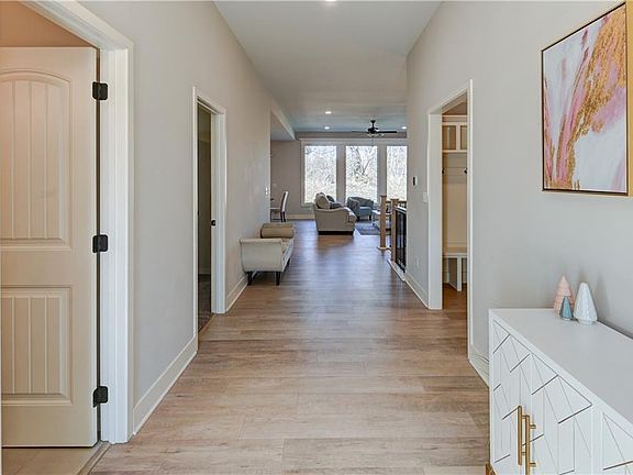 4th image of 1008 NW Crestwood Dr