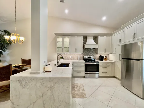 202 Cypress Point Dr #202, Palm Beach Gardens, FL 33418