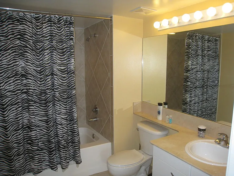 2080 S Ocean Dr #806 — Photo 12
