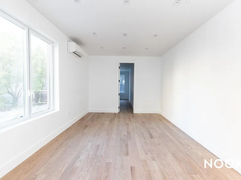 98 Moore St #2C — Photo 4