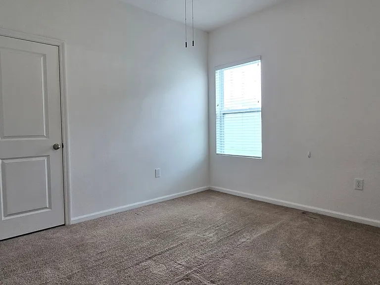 15660 Merlin Ave — Photo 8