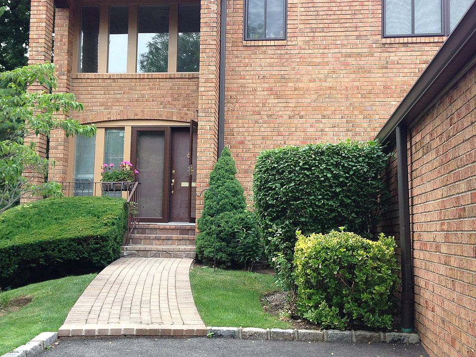 1st image of 21 Windsor Gate Dr. #21