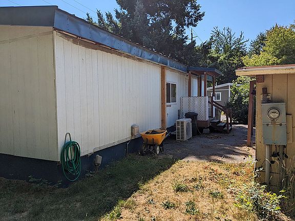 2nd image of 5885 NE Jacobson St Unit 1