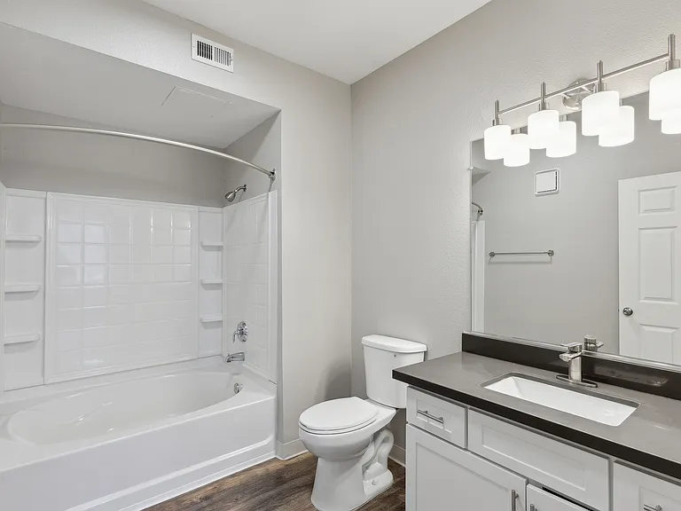 Cross Pointe Apartment Homes — Photo 13