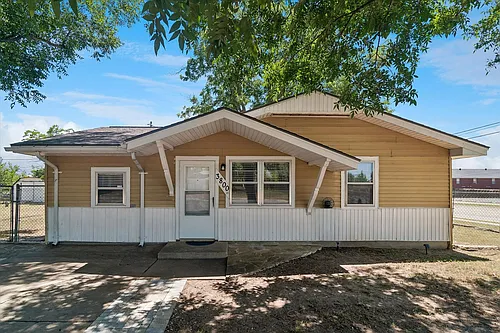 3800 Atlas Dr Photo 1