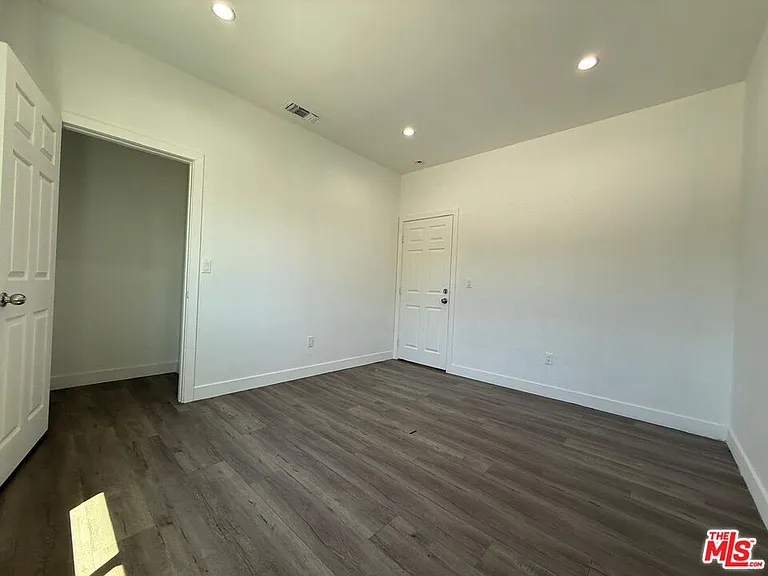6744 Radford Ave — Photo 19