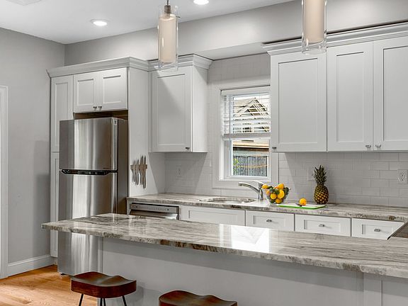 3rd image of 1047 Saratoga St #1C