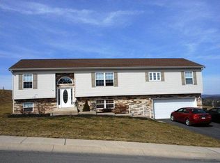 105 Hillside Vista Dr, Pine Grove, PA 17963