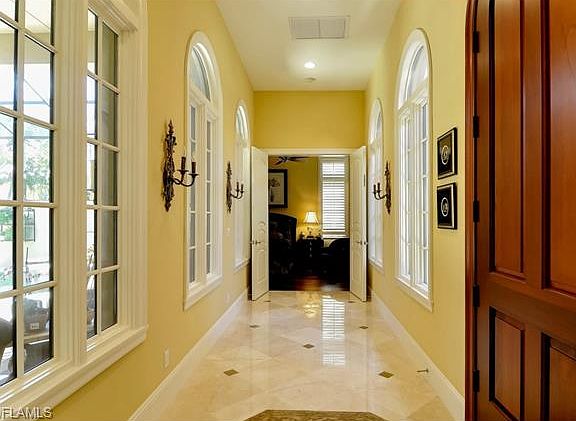 3rd image of 2936 Tiburon Blvd E