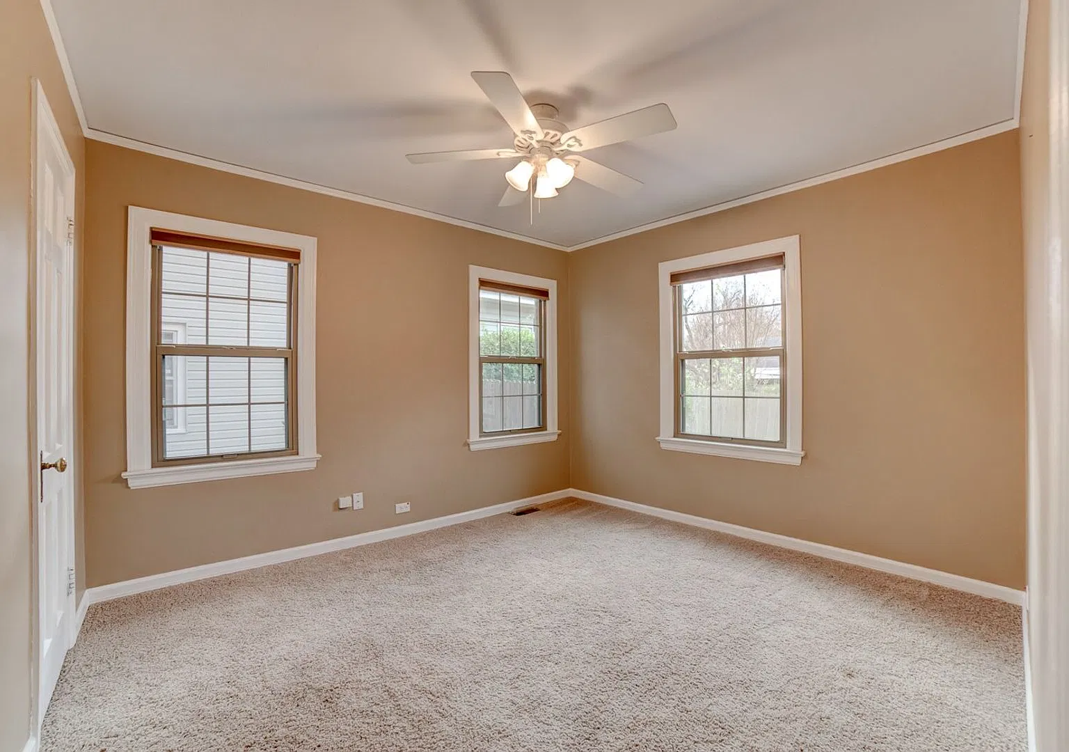 3 Bed | 1 Bath in Midtown! — Photo 3