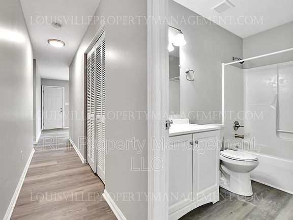 3rd image of 3225 Kirby Ave