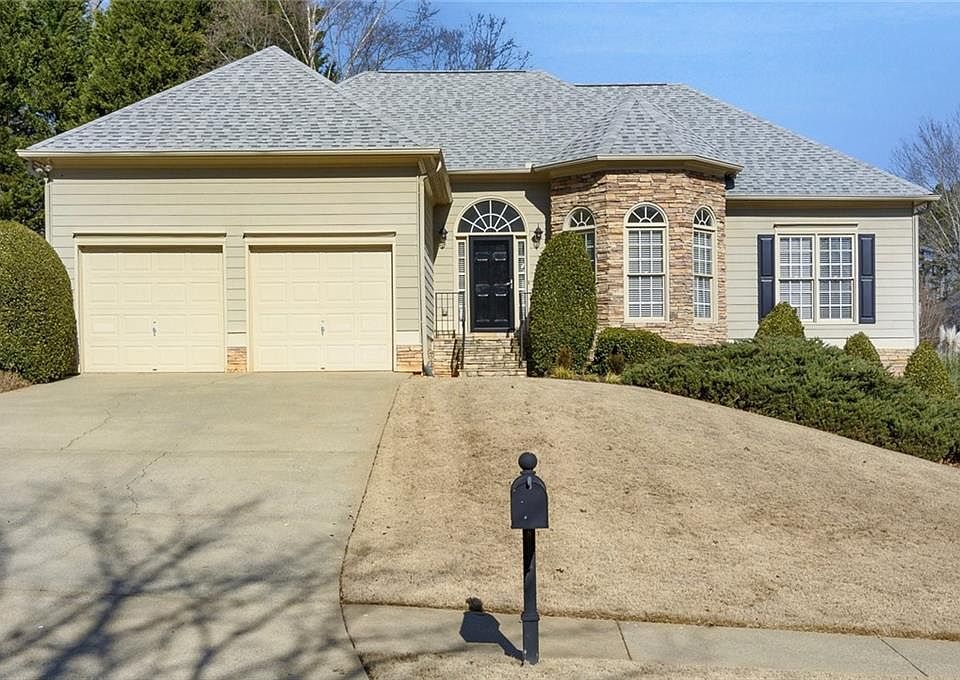 1st image of 200 Holly Chase Ct