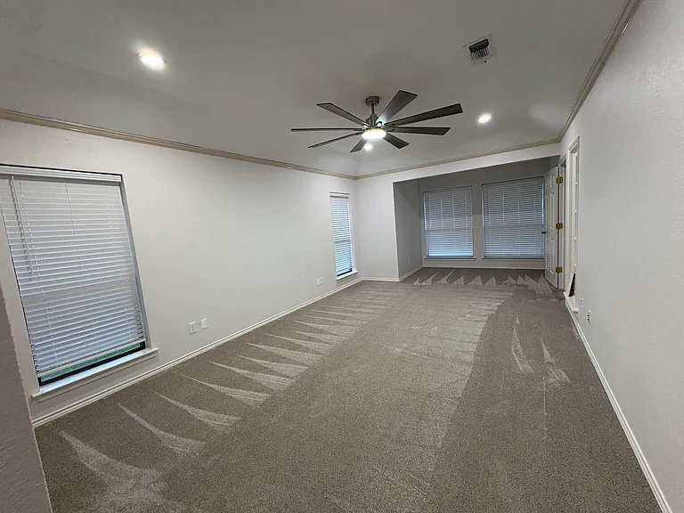 MASTER ROOM