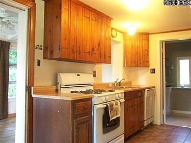 5th image of 1571 Glenview Ave