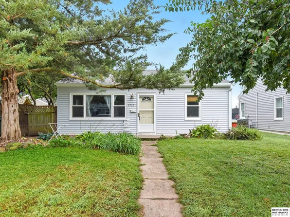 2232 Wilson Dr, Bellevue, NE 68005