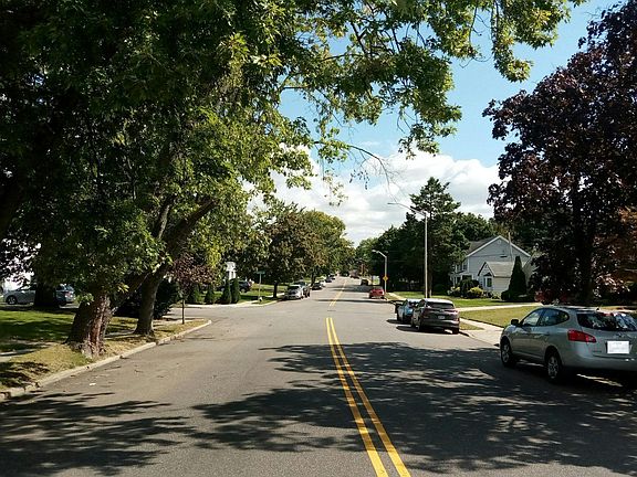 4th image of 1692 Greenway Blvd