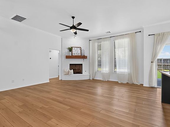 5th image of 1005 Pacific Ave