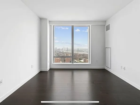 252 South Street image 1 of 7