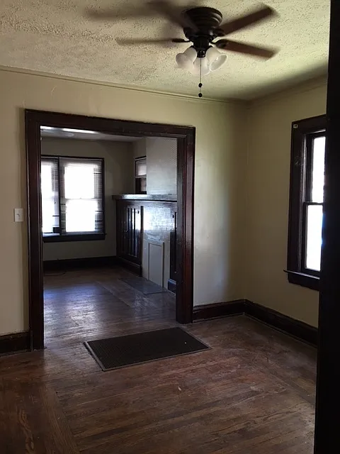 Four Bedroom Home in Charleston — Photo 4