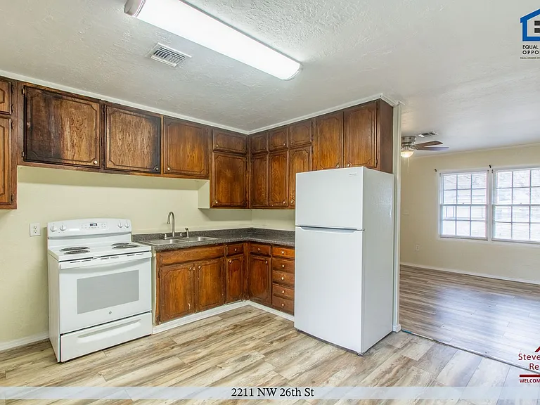 2211 NW 26th St — Photo 32