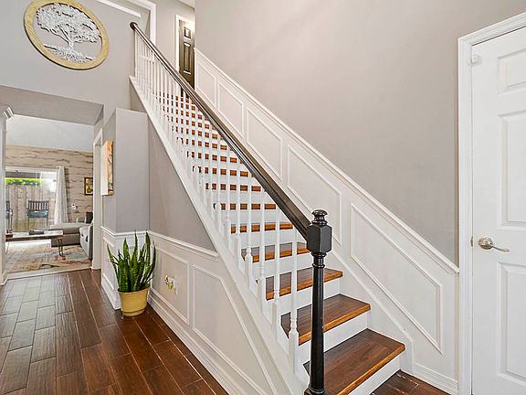 5th image of 925 Waybourne Way