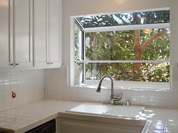 5th image of 501 Avondale Ave APT A