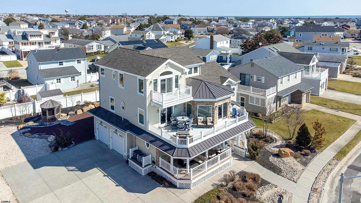 Building Photo - 5219 Sea Spray Rd