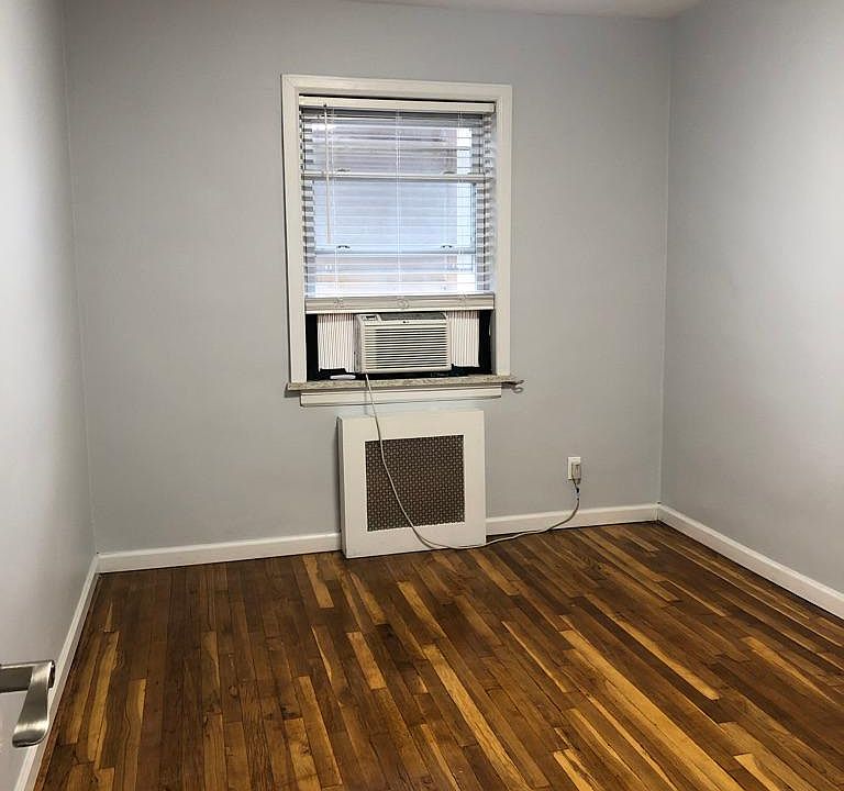 1st image of 1420 E 69th St #1