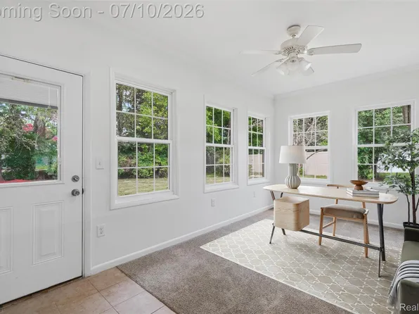 7264 S Tratham Ct, West Bloomfield, MI 48322