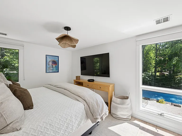 56 Underwood Dr — Photo 32