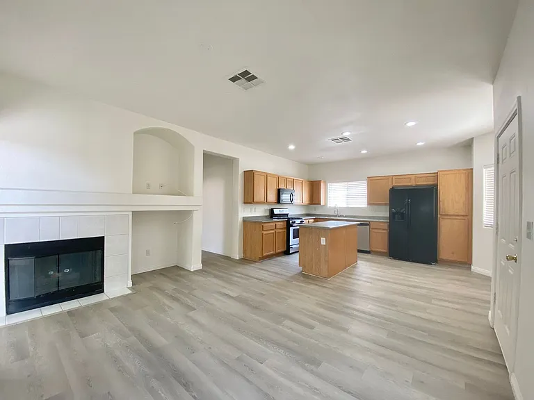4033 Spring Line St — Photo 10