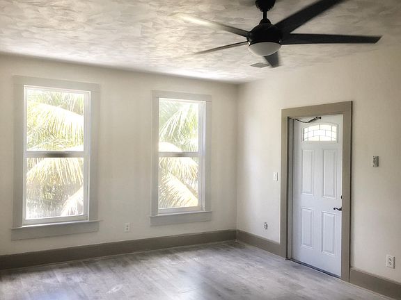 3rd image of 25 NE 12th St Floor 2