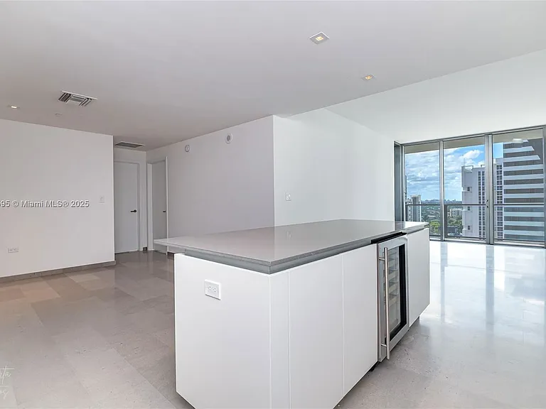 88 SW 7th St #1004 — Photo 6