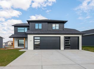 2291 Geyser Ct, Dickinson, ND 58601