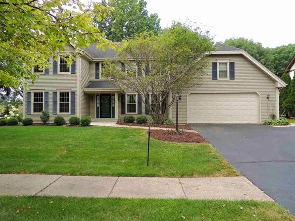 1372 Red Oak Ln, Rockford, IL 61107