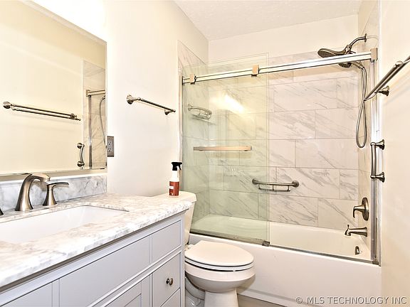 3rd image of 5637 S Newport Ave #5637