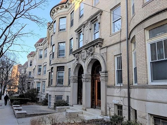 4th image of 198 Saint Paul St APT 4