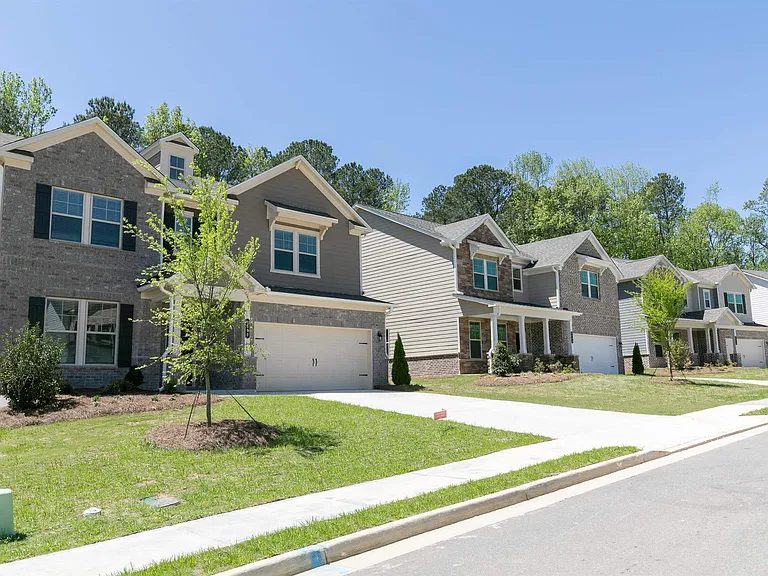 A picturesque look at the elegant homes within Baxter Woods.