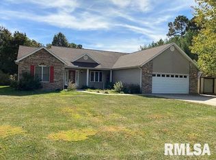 17729 E Shadow Lake Rd, Mount Vernon, IL 62864