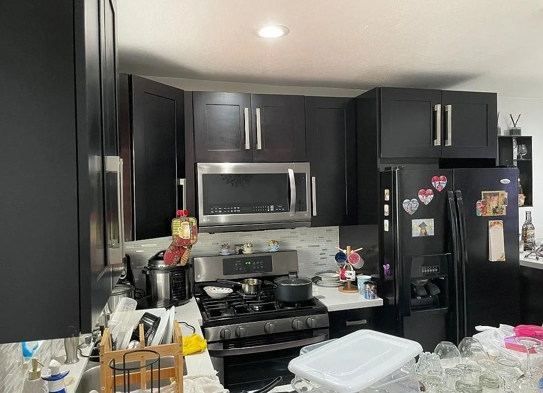 3 bed, 1.0 bath, 798 sqft, $2,300 — Photo 2