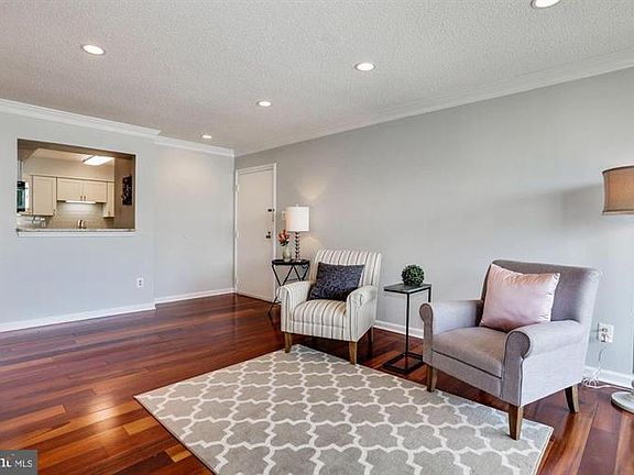5th image of 3113 Patrick Henry Dr APT 522