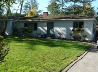 8 Woodland Rd, Orinda, CA 94563
