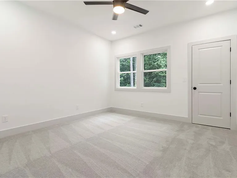 2884 Thompson Cir — Photo 26