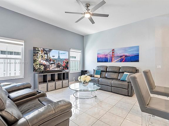 5th image of 912 Tanglewood Cir