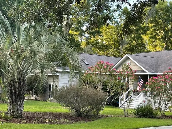 28 Tuscarora Ave, Beaufort, SC 29907