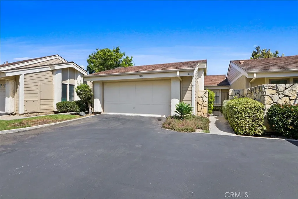 2 bed, 1296 sqft, $3,600 — Photo 1