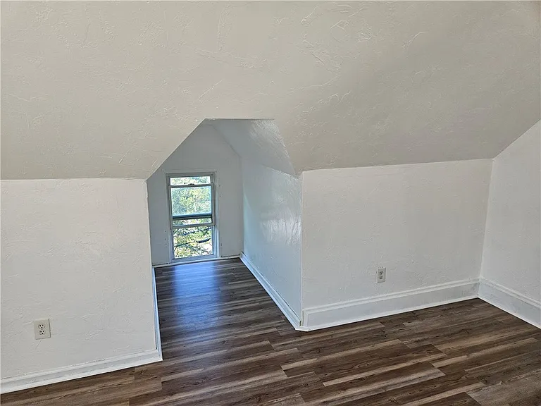 2212 Cronemeyer St — Photo 47