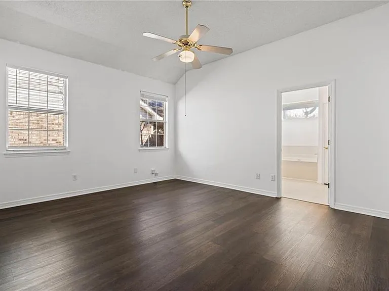 1263 Smithfield Rd E — Photo 10