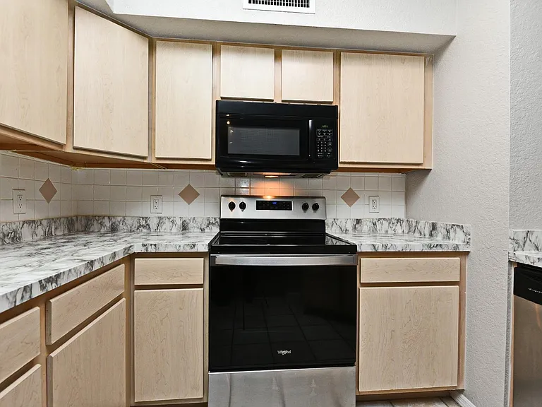 826 Camargo Way #305 — Photo 27